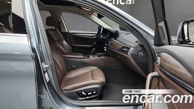 BMW 5-Series 530i xDrive Luxury Plus