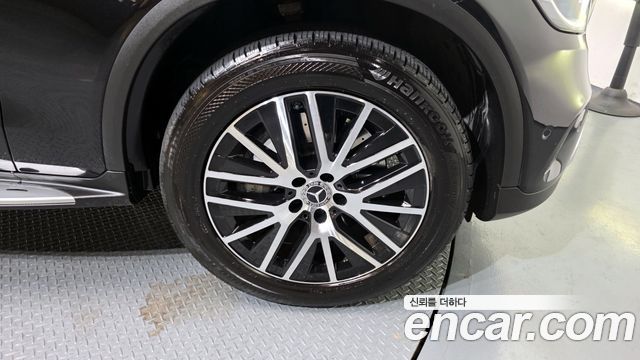 Mercedes-Benz GLC-Class GLC300e 4MATIC
