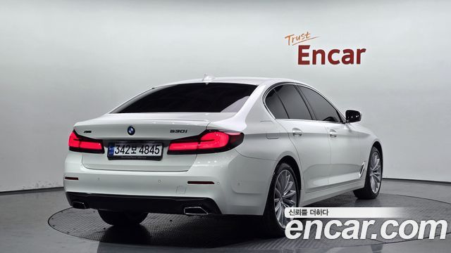 BMW 5-Series 530i xDrive Luxury