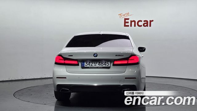 BMW 5-Series 530i xDrive Luxury