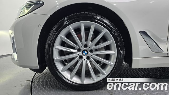 BMW 5-Series 530i xDrive Luxury
