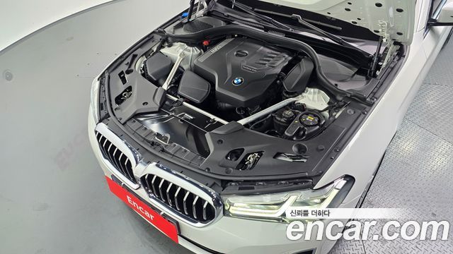 BMW 5-Series 530i xDrive Luxury