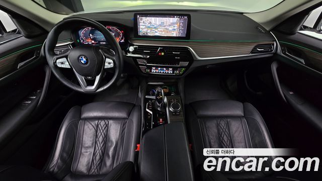 BMW 5-Series 530i xDrive Luxury