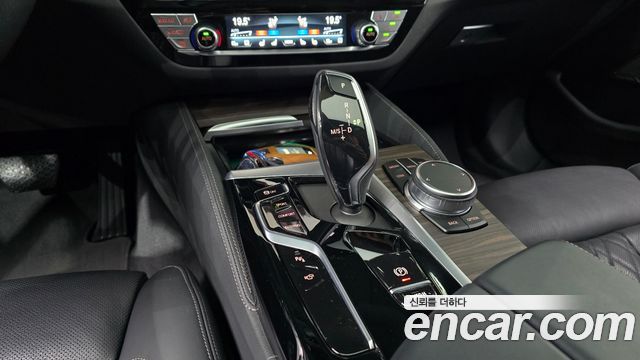 BMW 5-Series 530i xDrive Luxury
