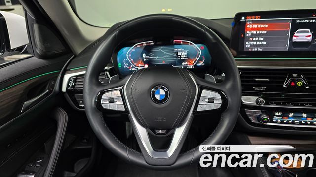 BMW 5-Series 530i xDrive Luxury