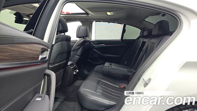BMW 5-Series 530i xDrive Luxury
