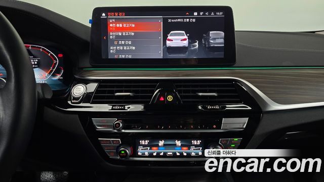 BMW 5-Series 530i xDrive Luxury