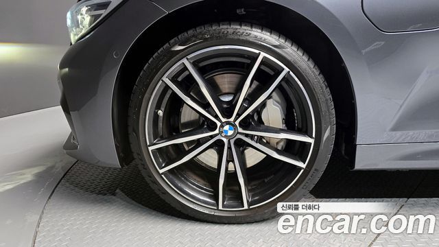 BMW 3-Series 330e M Sport