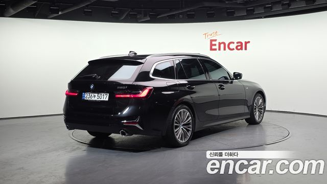 BMW 3-Series 320i Touring Luxury