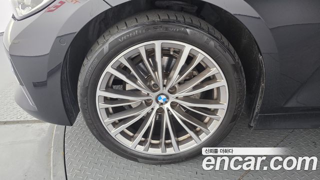 BMW 3-Series 320i Touring Luxury