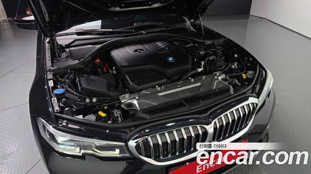 BMW 3-Series 320i Touring Luxury
