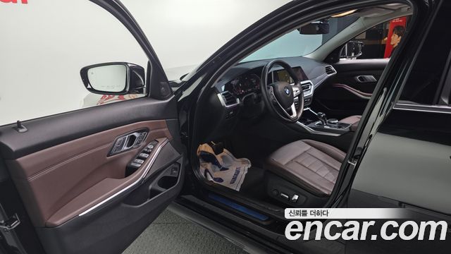 BMW 3-Series 320i Touring Luxury