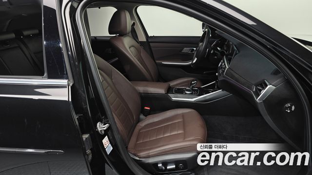 BMW 3-Series 320i Touring Luxury