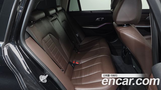 BMW 3-Series 320i Touring Luxury