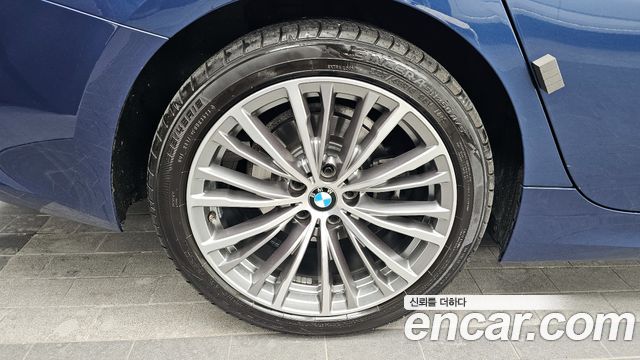 BMW 3-Series 320i Luxury