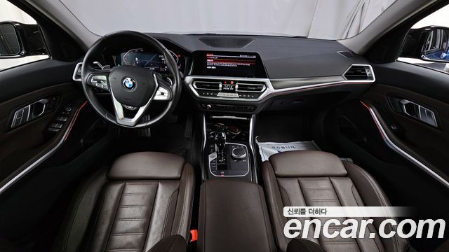 BMW 3-Series 320i Luxury