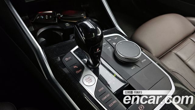 BMW 3-Series 320i Luxury