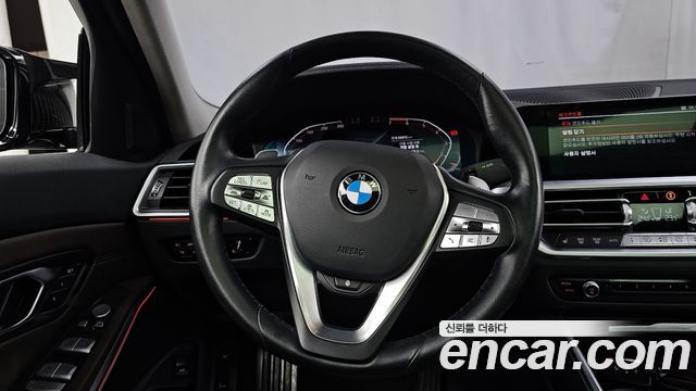 BMW 3-Series 320i Luxury