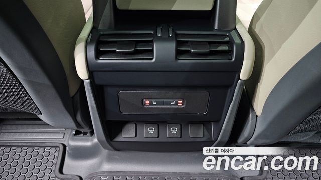 Land Rover Defender 110 D250 SE