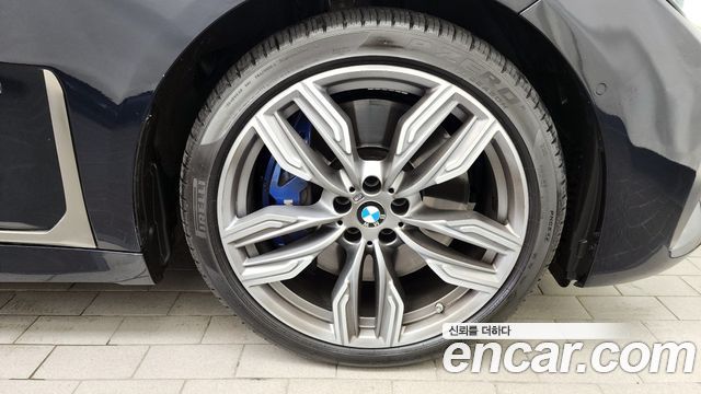 BMW 7-Series M760Li xDrive