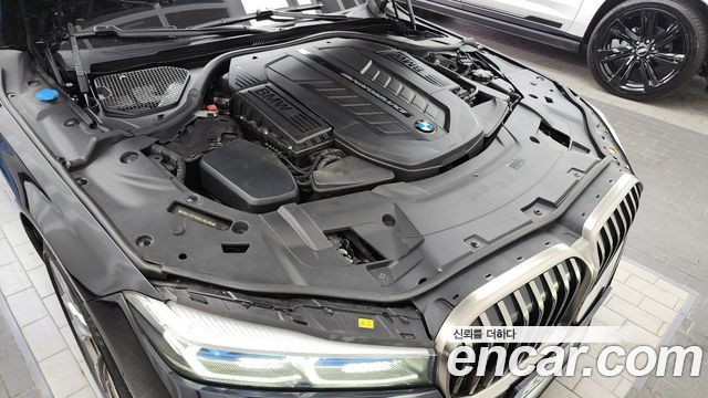 BMW 7-Series M760Li xDrive