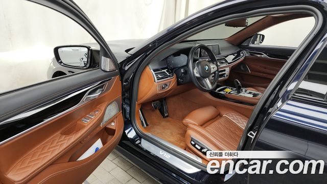BMW 7-Series M760Li xDrive