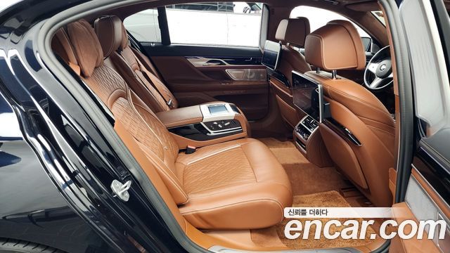 BMW 7-Series M760Li xDrive