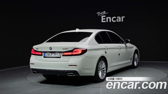 BMW 5-Series 530i xDrive Luxury