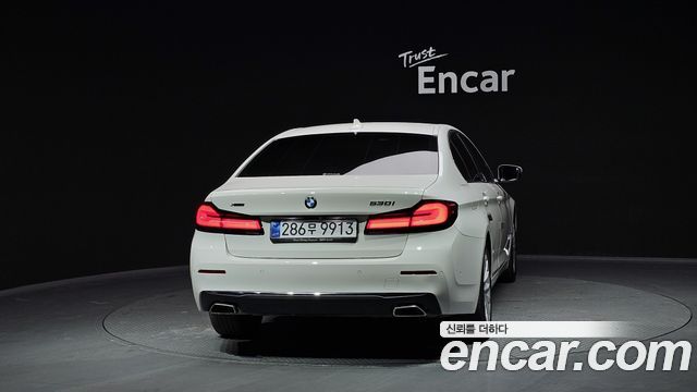 BMW 5-Series 530i xDrive Luxury