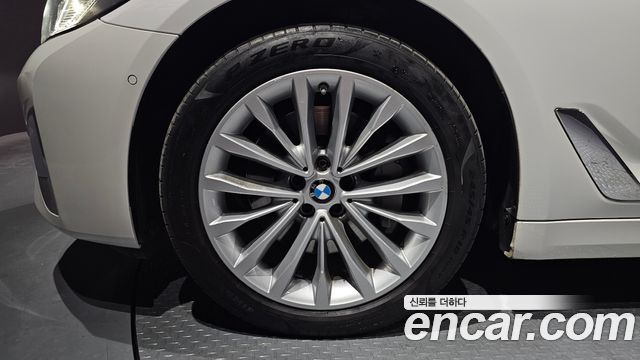 BMW 5-Series 530i xDrive Luxury