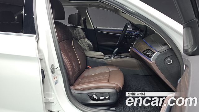 BMW 5-Series 530i xDrive Luxury