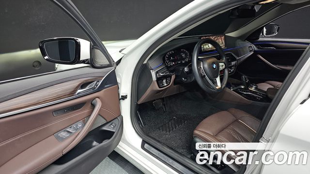 BMW 5-Series 530i xDrive Luxury