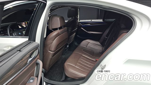 BMW 5-Series 530i xDrive Luxury
