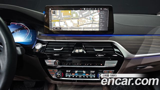 BMW 5-Series 530i xDrive Luxury