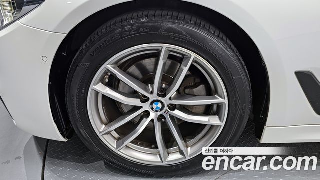 BMW 5-Series 520d M Sport package