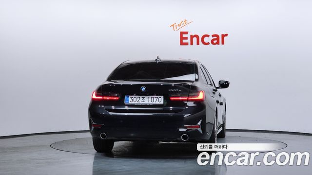 BMW 3-Series 330e Luxury