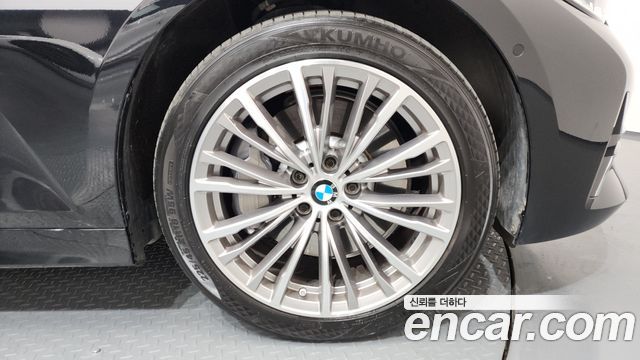 BMW 3-Series 330e Luxury
