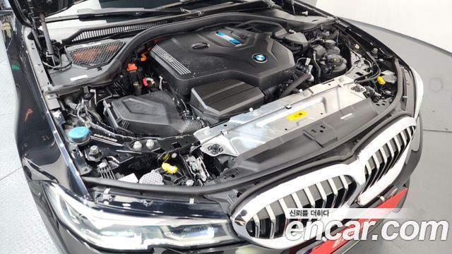 BMW 3-Series 330e Luxury
