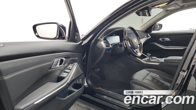 BMW 3-Series 330e Luxury