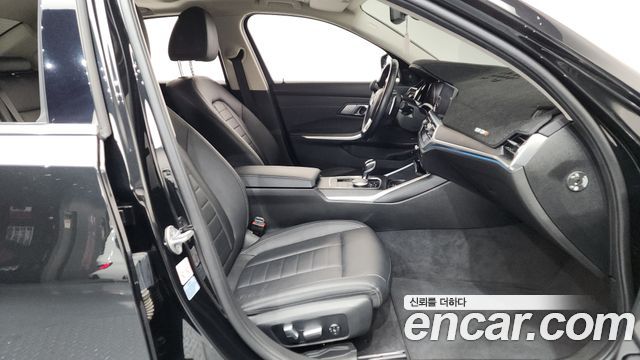 BMW 3-Series 330e Luxury