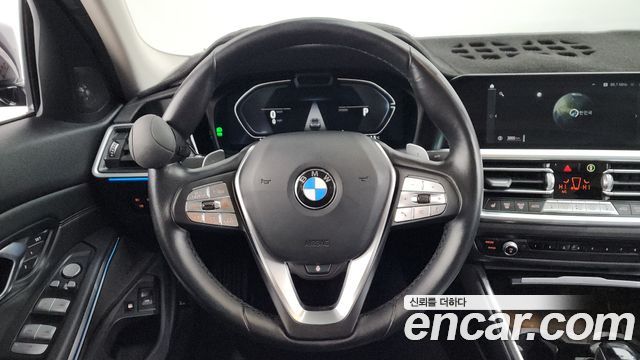 BMW 3-Series 330e Luxury