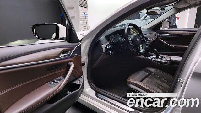 BMW 5-Series 530i xDrive Luxury Plus