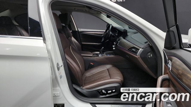 BMW 5-Series 530i xDrive Luxury Plus