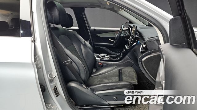 Mercedes-Benz GLC-Class GLC350e 4MATIC AMG Line
