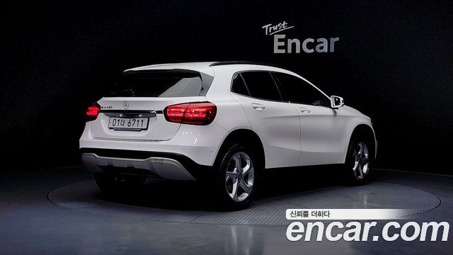 Mercedes-Benz GLA-Class GLA220