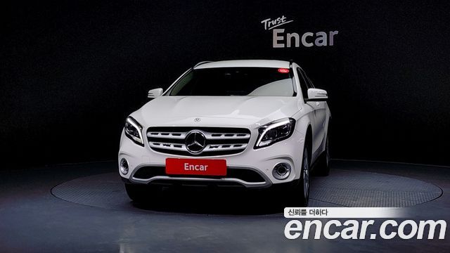 Mercedes-Benz GLA-Class GLA220