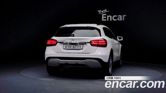 Mercedes-Benz GLA-Class GLA220