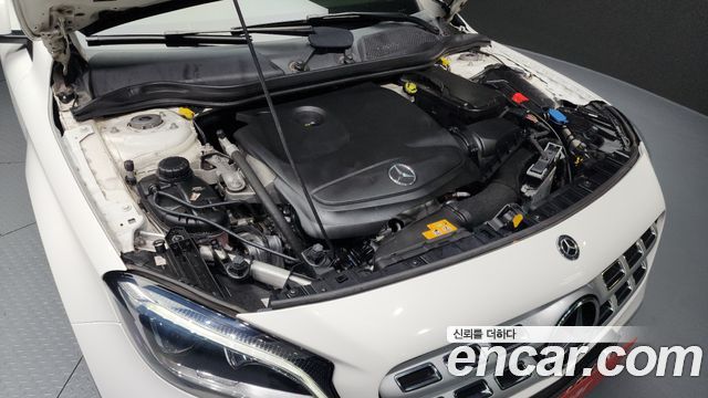 Mercedes-Benz GLA-Class GLA220