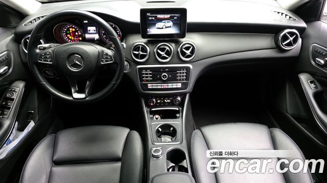 Mercedes-Benz GLA-Class GLA220