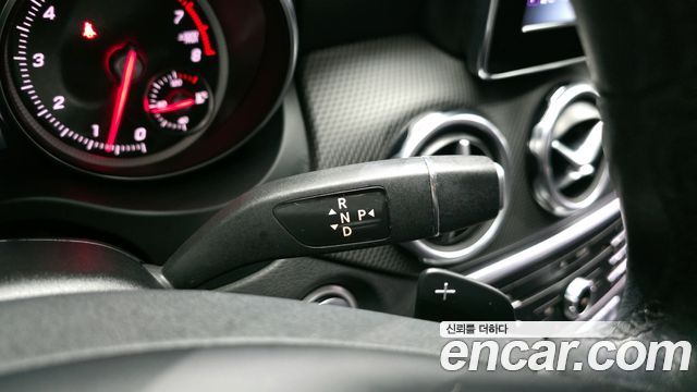 Mercedes-Benz GLA-Class GLA220
